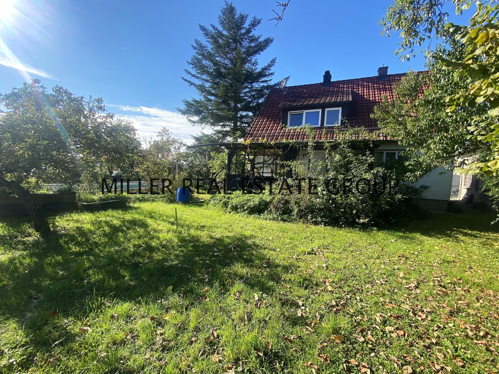 GROßZÜGIGES EINFAMILIENHAUS IN GRÜNER UND IDYLLISCHER LAGE   GROßZÜGIGES EINFAMILIENHAUS IN GRÜNER UND IDYLLISCHER LAGE