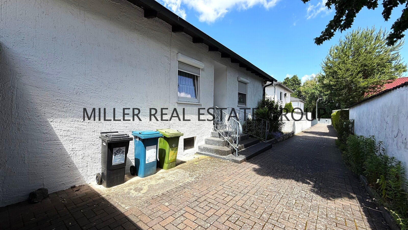 Seltene Gelegenheit in Ingolstadt-Unterhaunstadt: Großzügiger Bungalow mit Vollkeller, Doppelgarage, Garten & Ausbaupotenzial! Seltene Gelegenheit in Ingolstadt-Unterhaunstadt: Großzügiger Bungalow mit Vollkeller, Doppelgarage, Garten & Ausbaupotenzial!