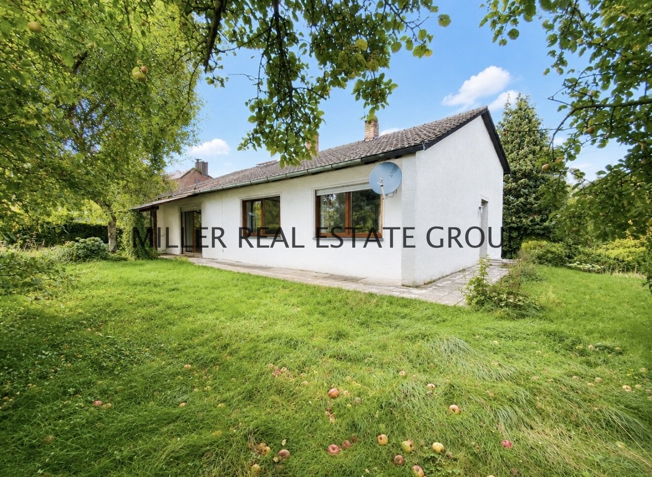 Renovierungsbedürftiges Einfamilienhaus mit großem Grundstück, Garten, Garage und Ausbaupotenzial in Ingolstadt-Pettenhofen! Renovierungsbedürftiges Einfamilienhaus mit großem Grundstück, Garten, Garage und Ausbaupotenzial in Ingolstadt-Pettenhofen!