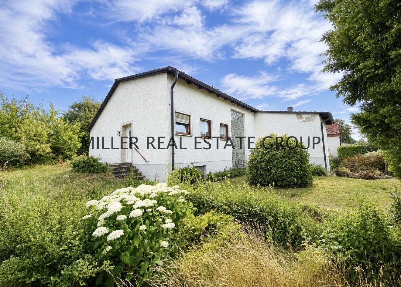 Einfamilienhaus in Ingolstadt-Pettenhofen – großes Grundstück, Garten, Garage & Entwicklungspotenzial! Einfamilienhaus in Ingolstadt-Pettenhofen – großes Grundstück, Garten, Garage & Entwicklungspotenzial!
