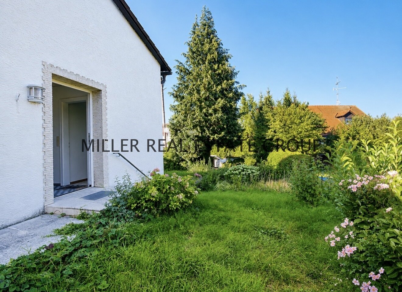 Einfamilienhaus in Ingolstadt-Pettenhofen – großes Grundstück, Garten, Garage & Entwicklungspotenzial! Einfamilienhaus in Ingolstadt-Pettenhofen – großes Grundstück, Garten, Garage & Entwicklungspotenzial!