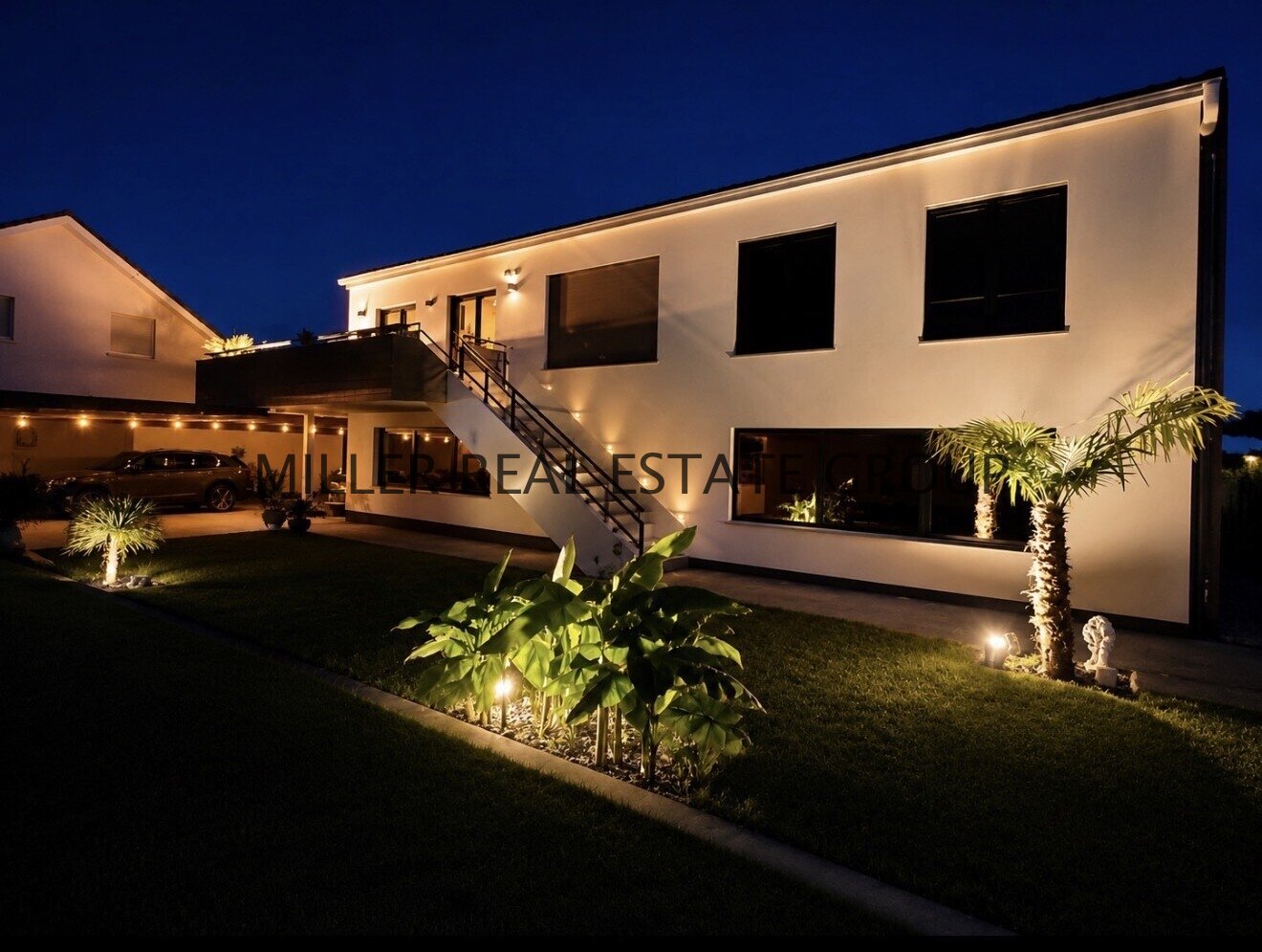 EXKLUSIVE DESIGNVILLA IN DENKENDORF – UNVERBAUBARER WEITBLICK, EINLIEGERWOHNUNG & XXL-GARAGE! EXKLUSIVE DESIGNVILLA IN DENKENDORF – UNVERBAUBARER WEITBLICK, EINLIEGERWOHNUNG & XXL-GARAGE!