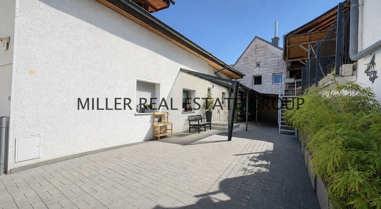 Zweifamilienhaus in Altmannstein – renovierte Hauptwohnung & zweite Einheit mit Potenzial! Zweifamilienhaus in Altmannstein – renovierte Hauptwohnung & zweite Einheit mit Potenzial!