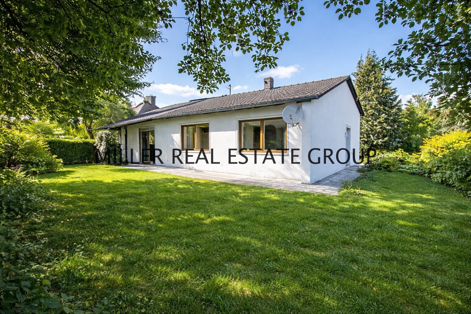 Einfamilienhaus mit großem Grundstück & Ausbaupotenzial in ruhiger Lage! Einfamilienhaus mit großem Grundstück & Ausbaupotenzial in ruhiger Lage!