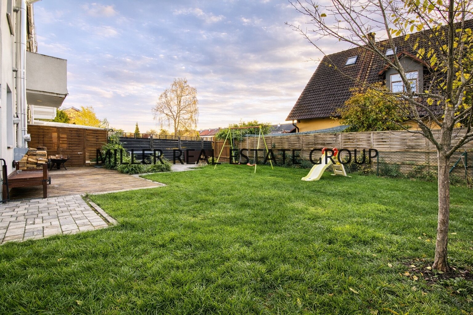 Modernes Reiheneckhaus mit großem Garten, Terrassen und viel Platz – Wohnen in ruhiger Lage von Neuburg an der Donau! Modernes Reiheneckhaus mit großem Garten, Terrassen und viel Platz – Wohnen in ruhiger Lage von Neuburg an der Donau!