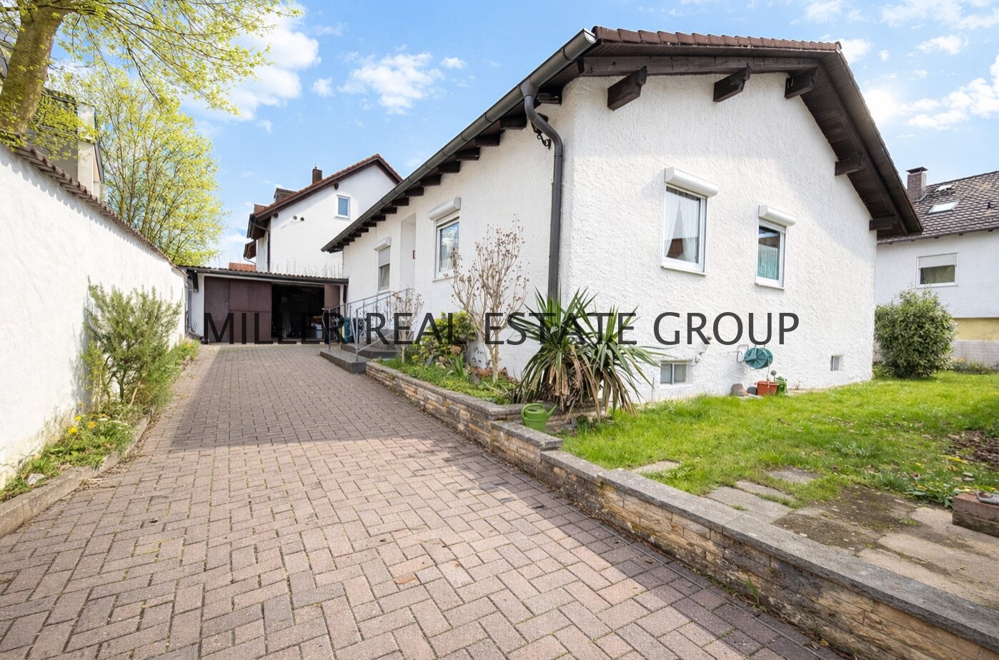 Seltene Gelegenheit in Ingolstadt-Unterhaunstadt: Bungalow mit 527 m² Grundstück, Doppelgarage, Vollkeller & ausbaufähigem Dachboden! Seltene Gelegenheit in Ingolstadt-Unterhaunstadt: Bungalow mit 527 m² Grundstück, Doppelgarage, Vollkeller & ausbaufähigem Dachboden!