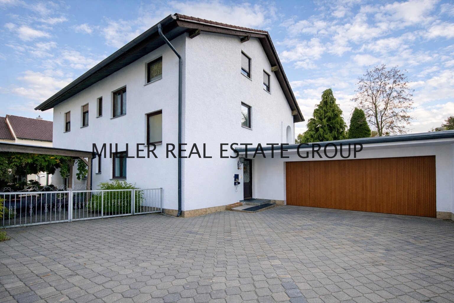 Großzügiges Zweifamilienhaus in Ingolstadt mit Ausbaupotenzial – ca. 295 m² Wohnfläche, Doppelgarage mit Werkstatt, zwei Terrassen und zwei Balkone! Großzügiges Zweifamilienhaus in Ingolstadt mit Ausbaupotenzial – ca. 295 m² Wohnfläche, Doppelgarage mit Werkstatt, zwei Terrassen und zwei Balkone!